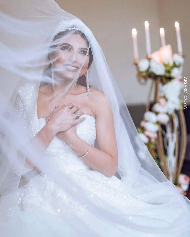 صور: عروس تشعل مواقع التواصل الإجتماعي بأناقتها