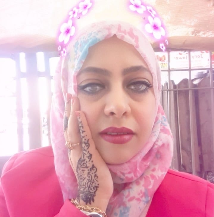 هنادي تنقش البهجة بالحناء على الأيادي (صور)