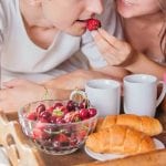 الطريقة الأفضل لتنظيف فرشاة المكياج