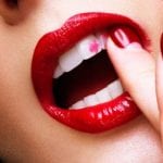 الكونسيلر الأخضر لعلاج مشاكل احمرار الوجه