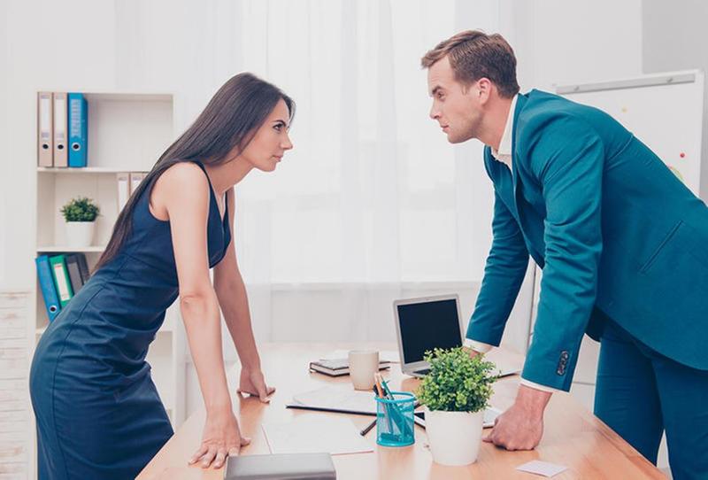 لماذا لا يعترف الرجال بذكاء النساء.. رغم إثباته؟