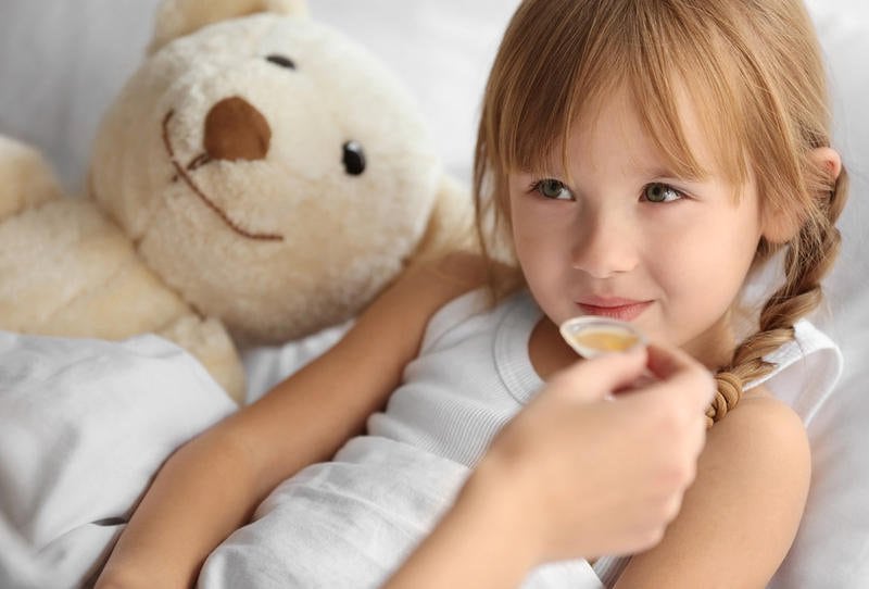 أضرار ومخاطر الإفراط في خافض حرارة الأطفال