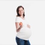 في حال عدم تفوّق طفلكِ دراسياً.. تجنّبي هذه التصرفات معه!