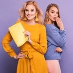 رام الله .. عرض عليها مساعدتها لركن مركبتها فسرقها وبداخلها طفليها