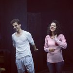 كانا على وشك الاختناق…الشرطة تنقذ طفلين تركهما والدهما داخل المركبة بالخليل؟