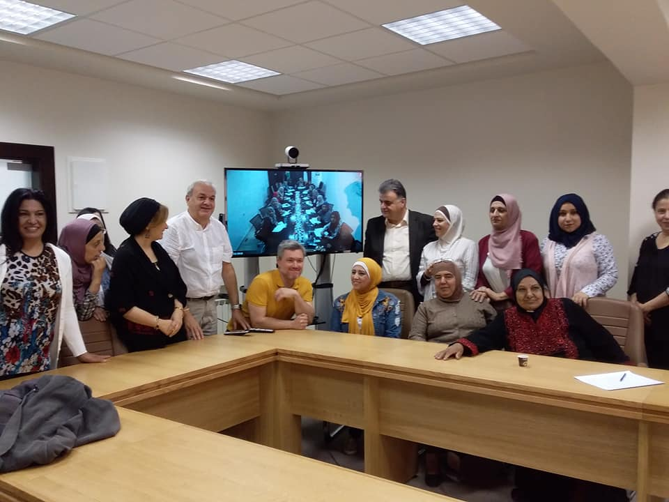 النساء العاملات في غزة :من حقنا أن نعمل بكرامة وبراتب يقينا شر الفقر