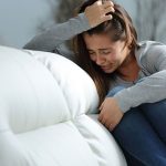 بالصور: غزيات ينتفضن ضد “سرطان الثدي” بمسيرة وردية