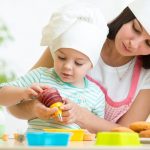 وزير التربية يستقبل طالبة عادت للحياة بعد إصابتها بنزيف دماغي