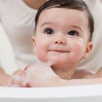 استخدمي هذه الفواكه كي تتخلصي من البقع الداكنة على بشرتك..