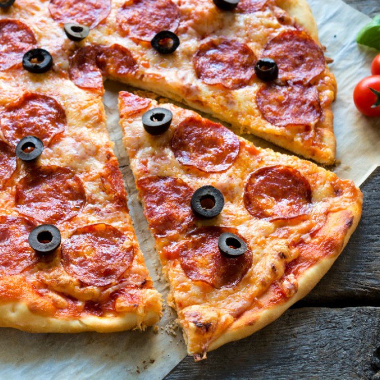 بيتزا الببيروني السهلة والسريعة