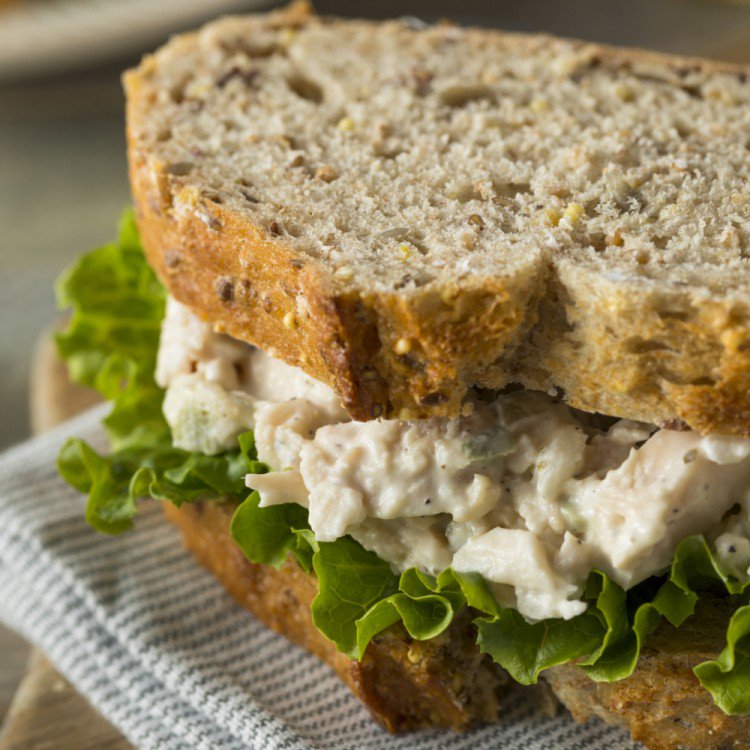 أعدي أشهى سندويشات الدجاج مع المايونيز لعائلتكِ…