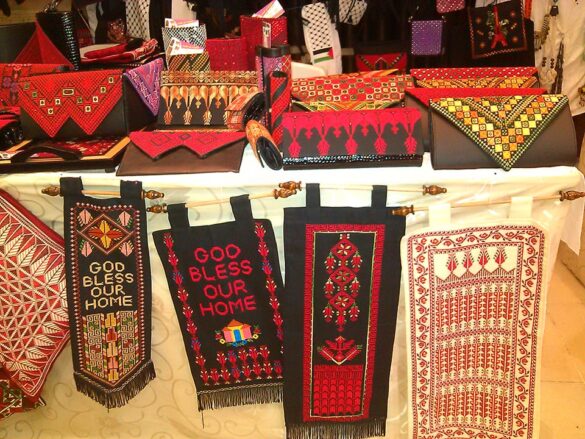 52608835_2104668786460514_182978702164885504_n