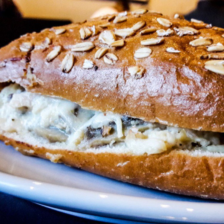 ساندويش الدجاج بالكريما