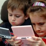 لماذا يختفِي الأصدقاء من حياتك عندما تصبحين أمًا؟