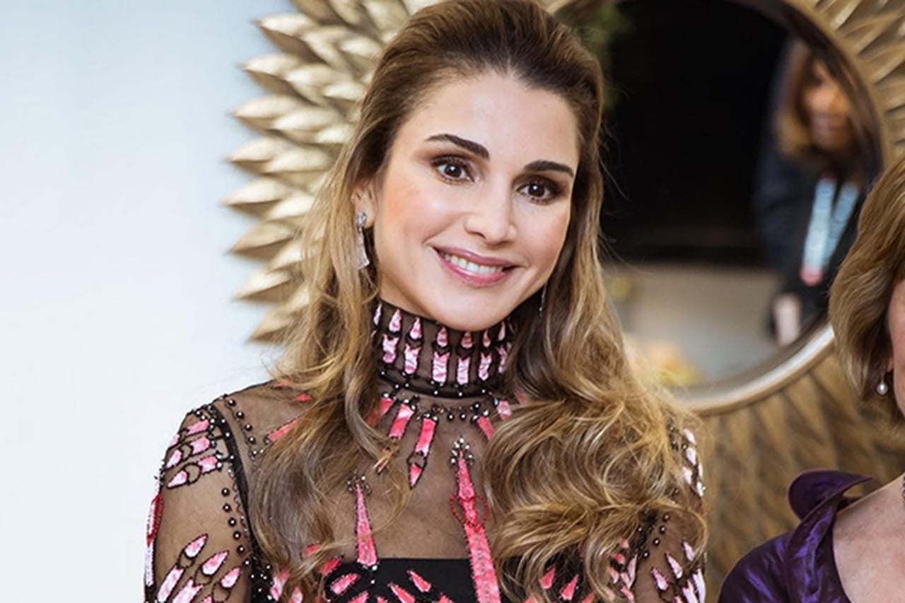 الملكة رانيا : “أتمنى أن يعرفني الناس من أعمالي لا من خزانة ملابسي”