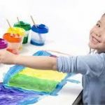 متى يبدأ المولود برؤية الأشياء من حوله؟