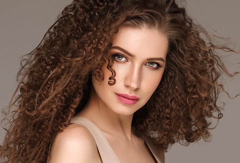 5 طرق اتبعيها اذا كنتِ تملكين شعر كيرلي