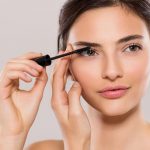 اتبعي حيل النجمات لتبدي أكثر طولاً في ملابس السهرة