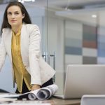 تلد طفلاً أسمر اللون وتقنع زوجها أن القهوة هي السبب!