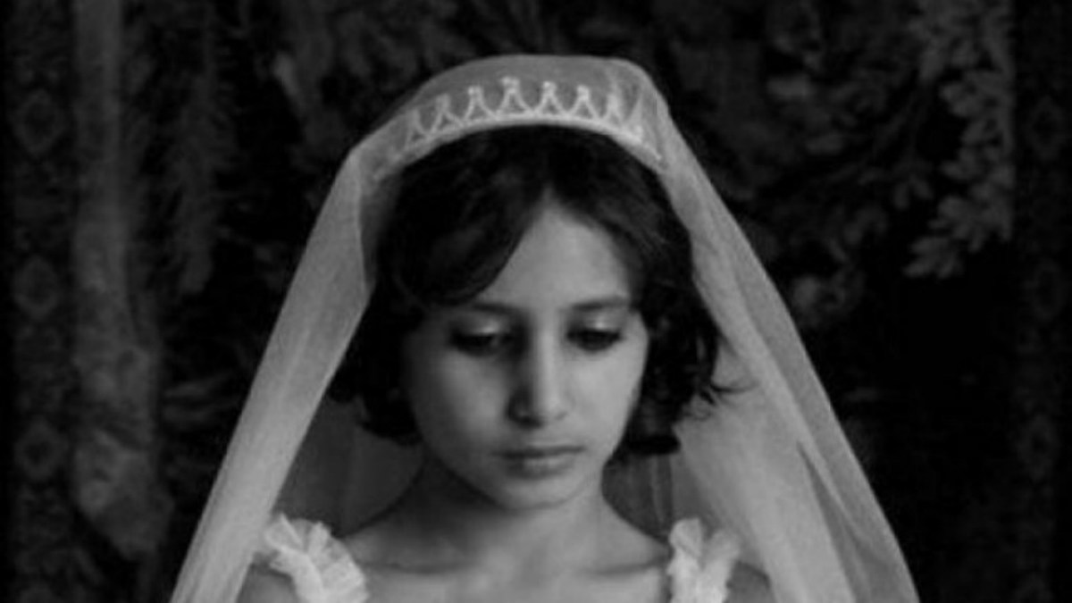 انخفاض بنسبة الزواج المبكر ومعدلات الأمية بين النساء في فلسطين