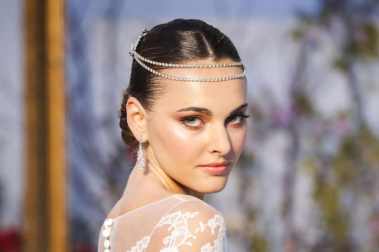 إليكِ هذه القواعد لتختاري الإكسسوارات التي تناسب فستان زفافك