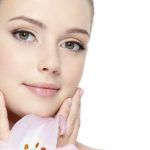 4 طرق للحصول على بشرة لامعة قبل النوم