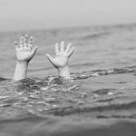 دراسة : قشرة الرأس قد ترتبط بمرض خطير ومزمن