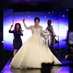 المهندسة أروى تتحدى البطالة بالرسم على الزجاج والحجر