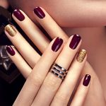 هوس الشهرة والتجميل وخطره على الأطفال