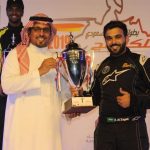 السيدة حسنة تحصد ثمار محصولها من سطح منزلها