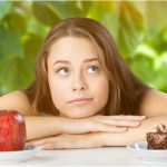 إحذري من تناول الوجبات الخفيفة أثناء مشاهدة التلفاز