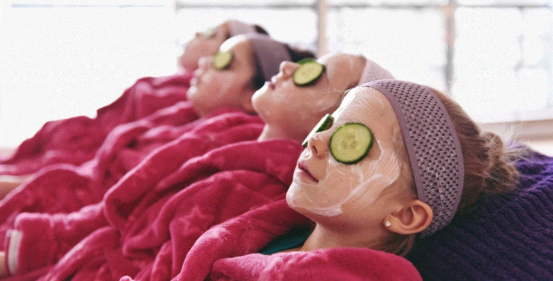 هوس الشهرة والتجميل وخطره على الأطفال