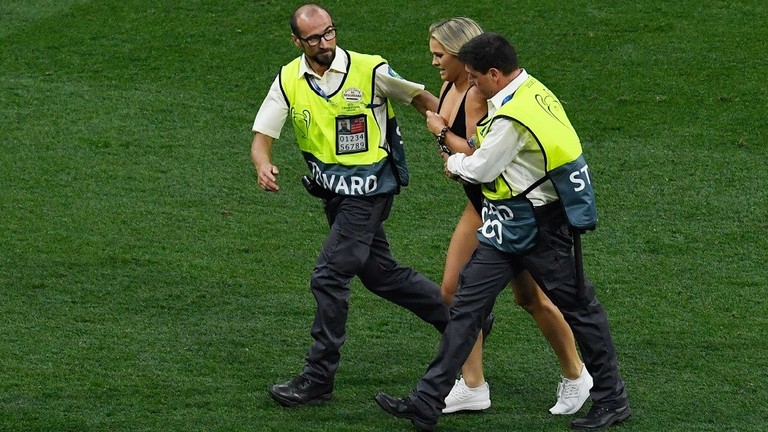 الحسناء ونهائي أبطال كرة القدم