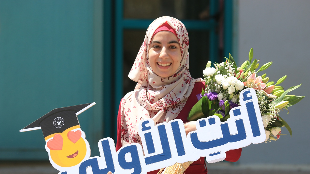 نور عبد الله… جسدت بإسمها عبارة(العلم نور) لتكون أيقونة في جامعتها