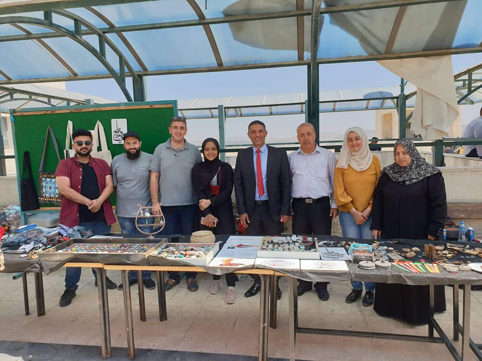 بالصور… معرض كاراميل في جامعة النجاح