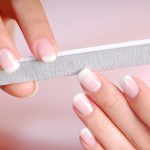 تصميمات عصرية للمنازل باستخدام الجيبسوم بورد والحجر الحراري وورق الحائط