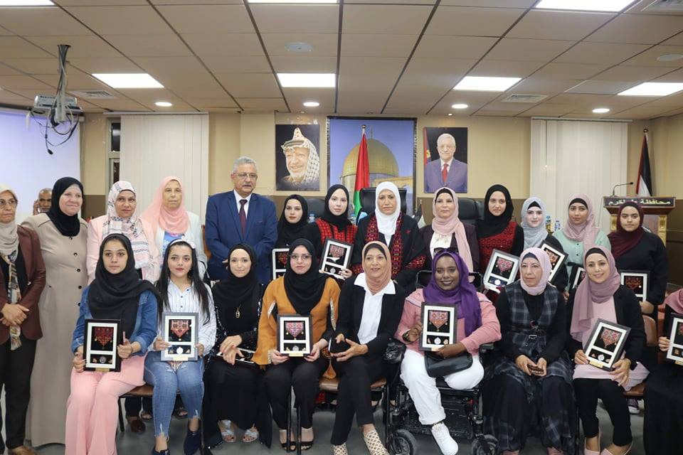 وزيرة المرأة والمحافظ يكرمان نخبة من طالبات طولكرم “صور وفيديو”