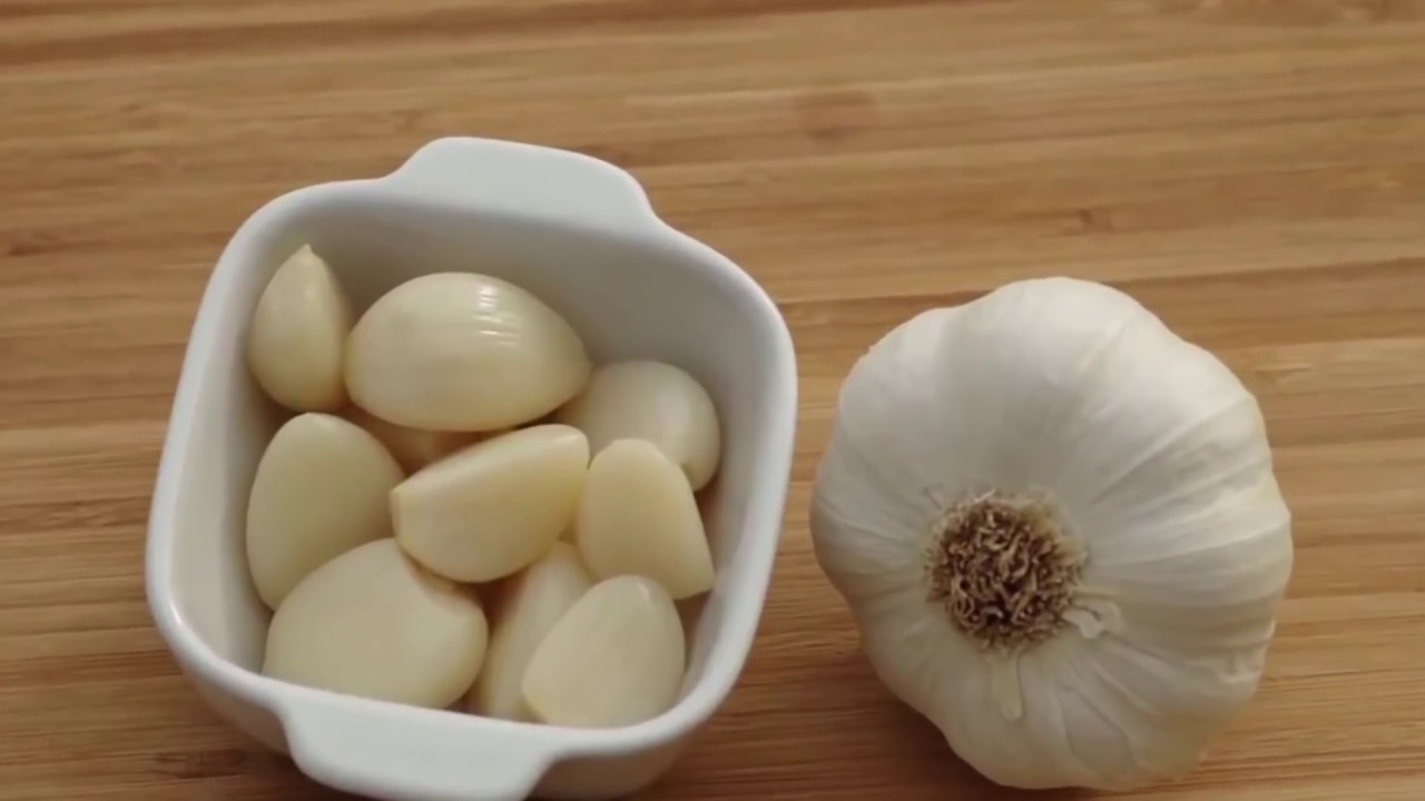 الثوم تحت الوسادة يحل مشكلات صحية عديدة