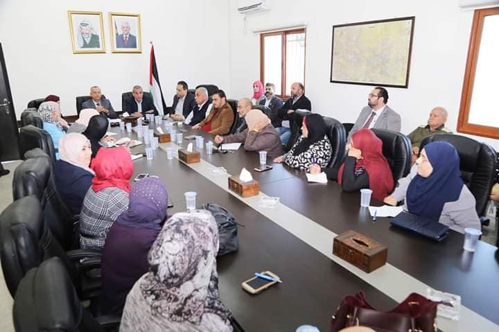 قلقيلية : تسليم نماذج مشاريع لتمكين المرأة