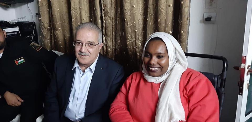 صابرينا جابر وسائق التاكسي… الحادثة التي أشعلت الفيسبوك ودفعت بوزير النقل والمواصلات لزيارتها