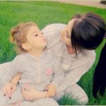 عبير حامد تقدم محاضرة في جامعة بيرزيت حول مبادرة التعلم من خلال الفن