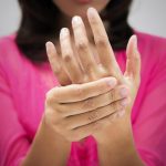 أسوأ الأخطاء التي يقوم بها الآباء لدى تحدثهم مع أطفالهم