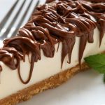 من أجل والدتها.. الطالبة نارا حجة تناقش رسالة تخرجها من داخل المستشفى