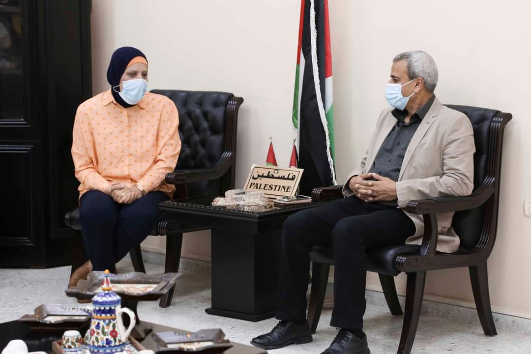 قلقيلية : المحافظ يلتقي وفدًا من النادي النسوي البيئي