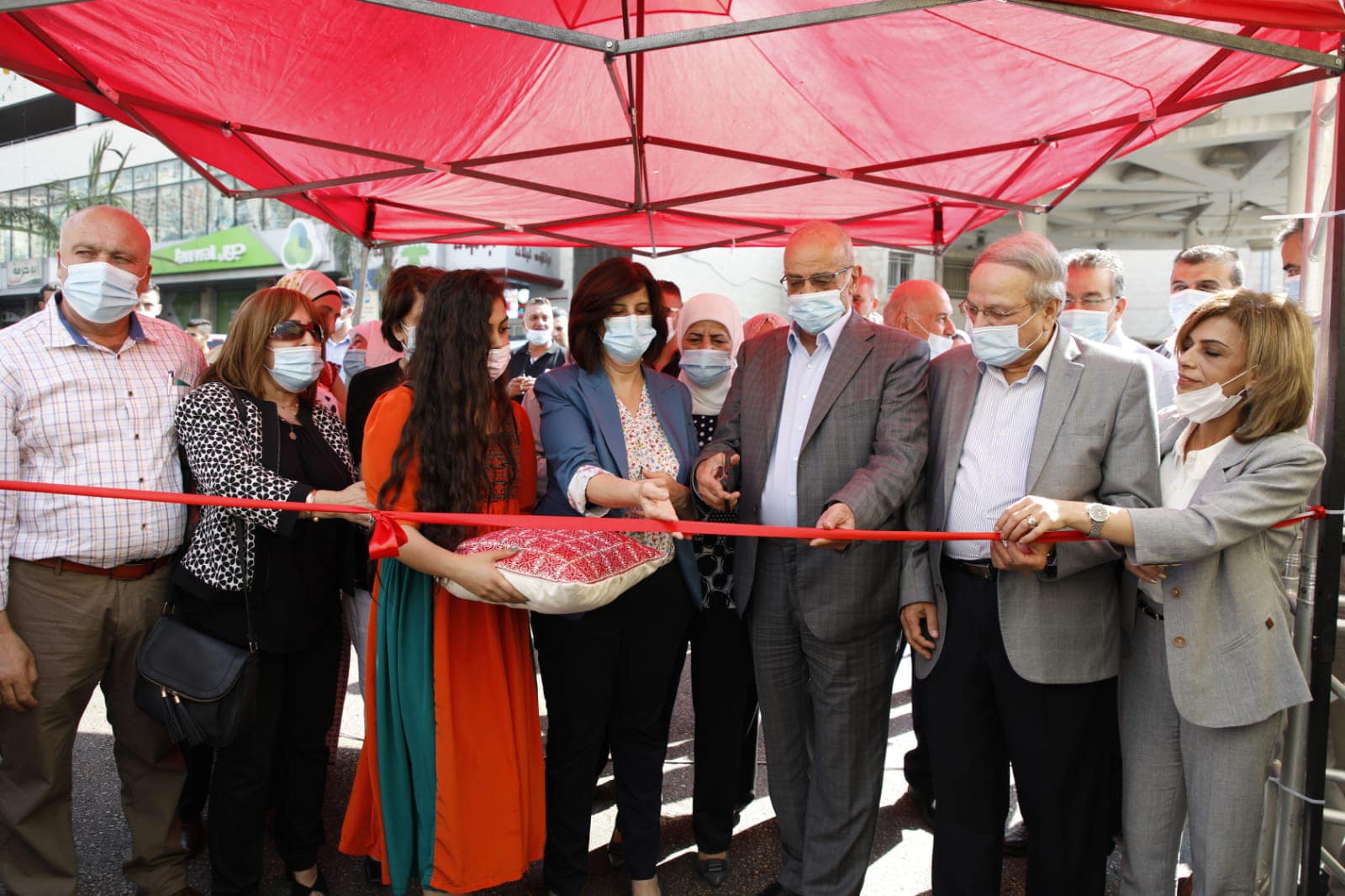 بلدية نابلس والاتحاد العام للمرأة الفلسطينية ينظمان معرض “المنشية” للمنتوجات النسوية