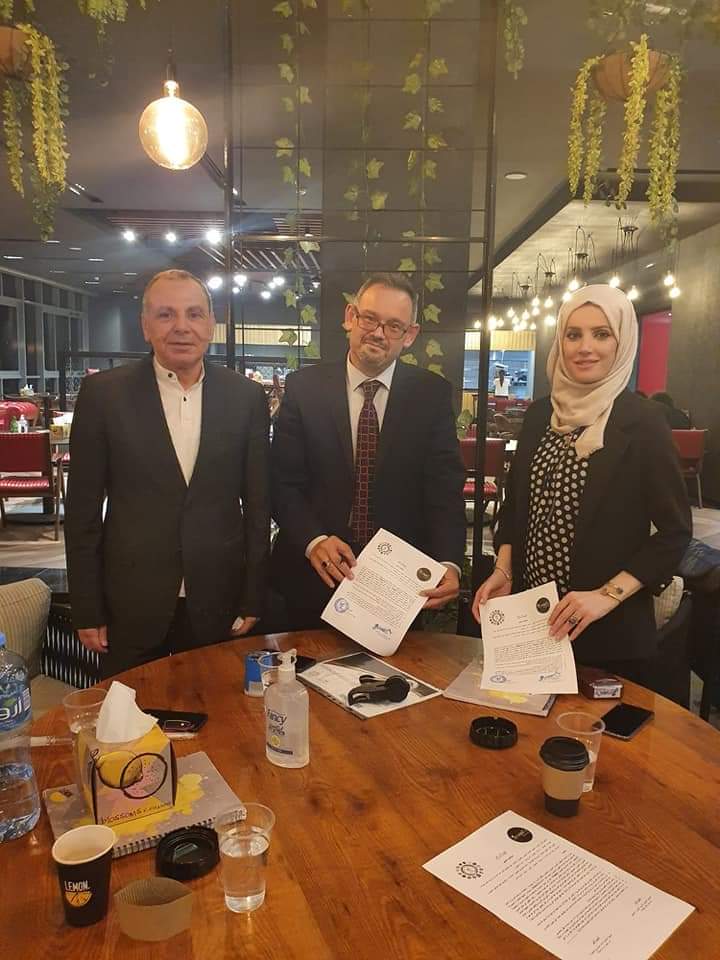 المهنية العالمية وأكاديمية اسطنبول توقعان اتفاقية تعاون وتدريب في مجال التجميل