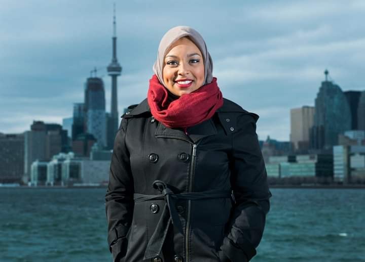 خطت حواجز عرقية ودينية.. جينيلا ماسا أول مذيعة محجبة في كندا