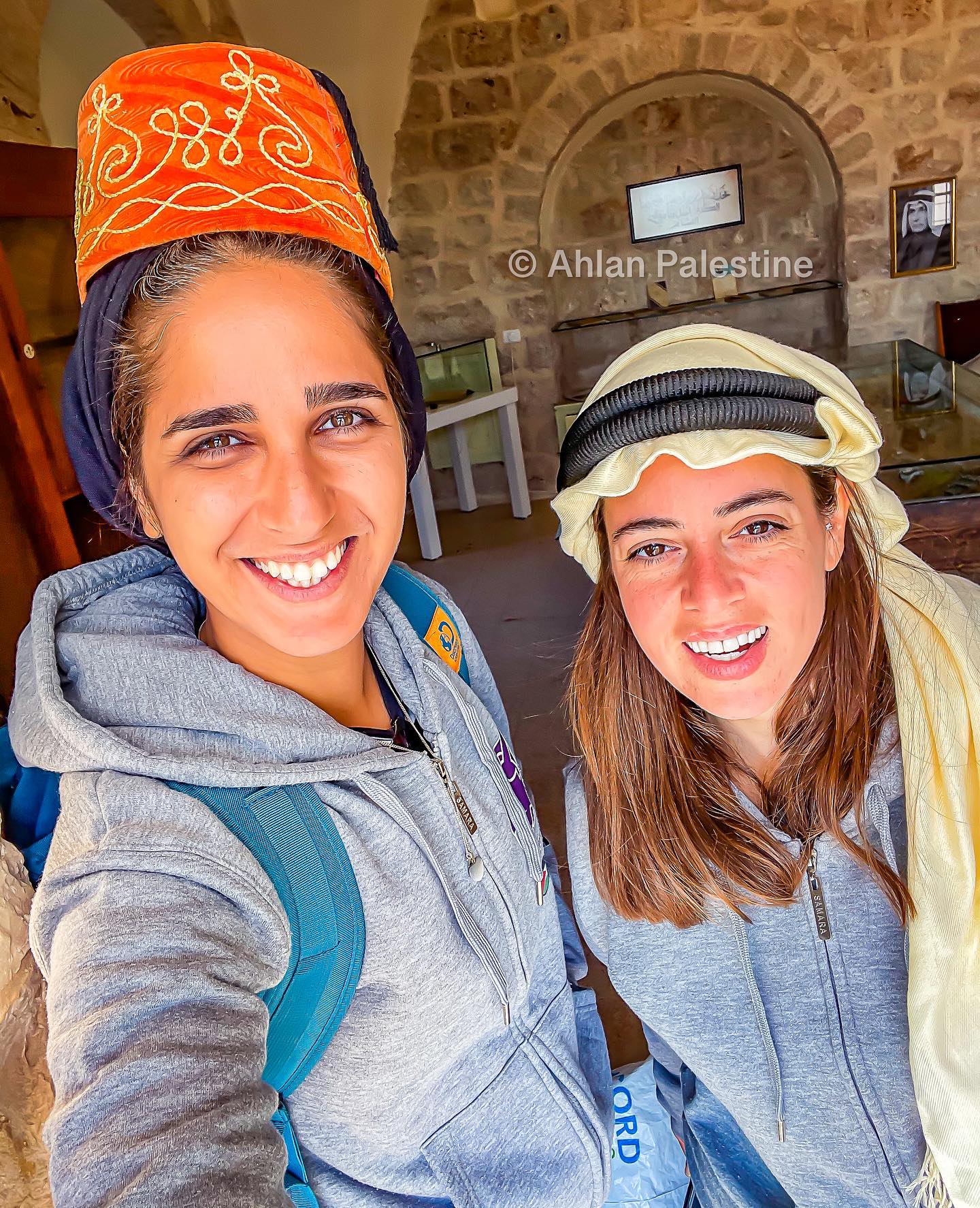 شابتان فلسطينيتان تطلقان مبادرة (أهلا_فلسطين) للتشجيع على السياحة الداخلية من خلال تعريف المتابعين بالمناطق.