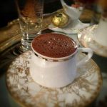 تعرفي على طريقة توسيع الحذاء الضيق