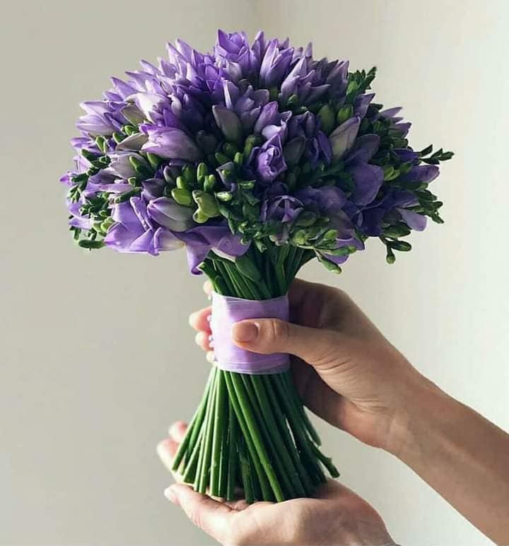 تعرفي على طريقة استخدام ماء الورد للبشرة